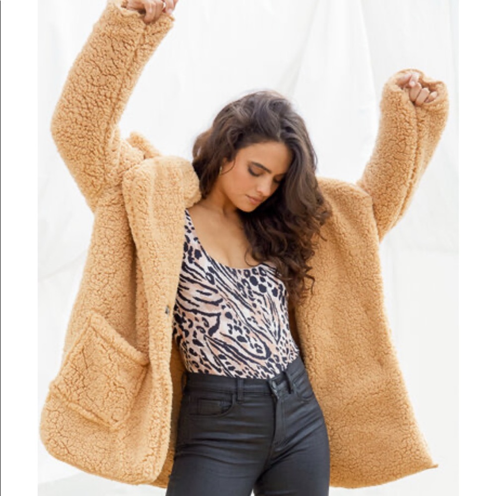 Unveil notch teddy coat